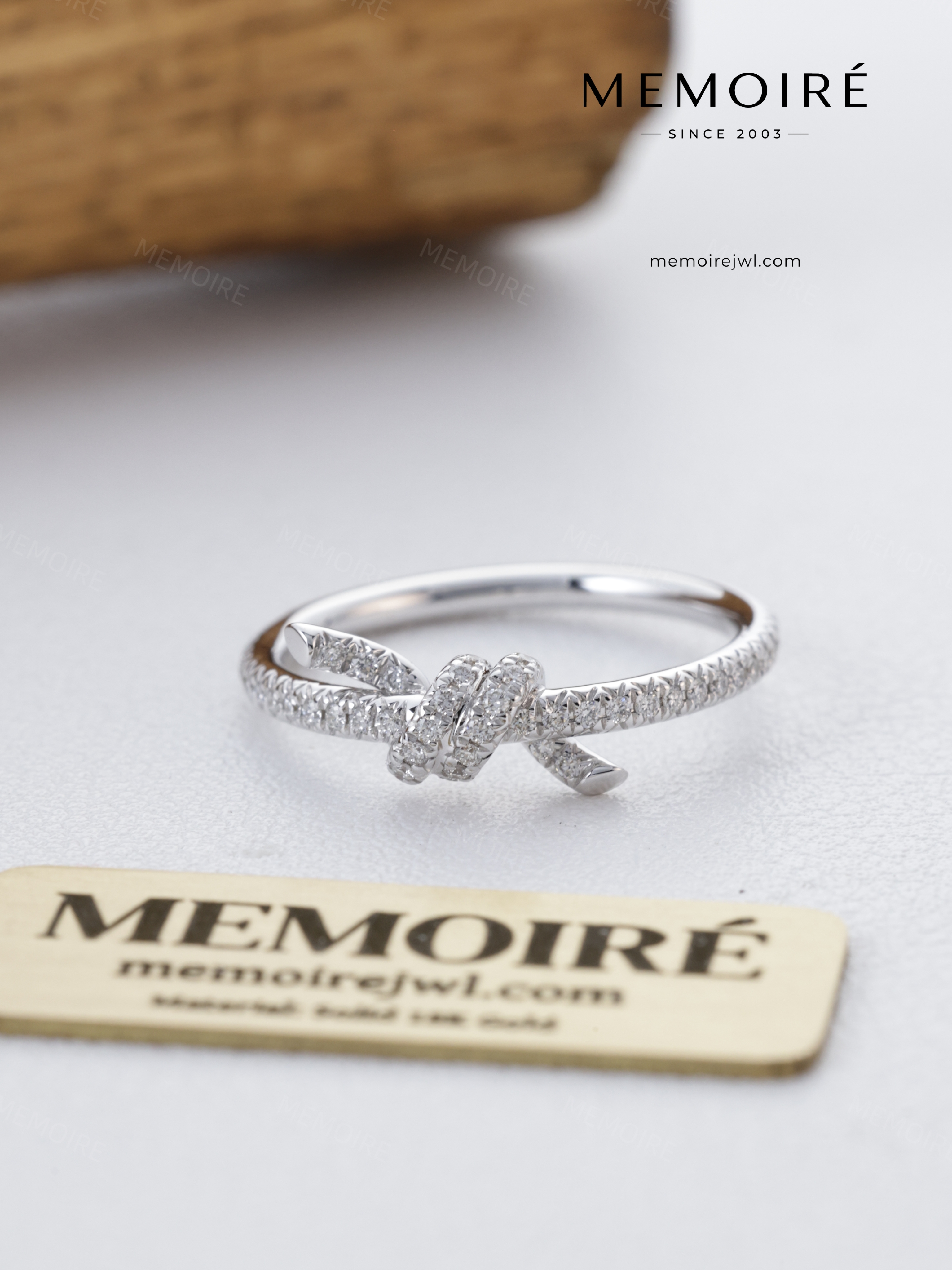 MEMOIRÉ 18K White Gold Narrow Pavé Diamond Knot Ring